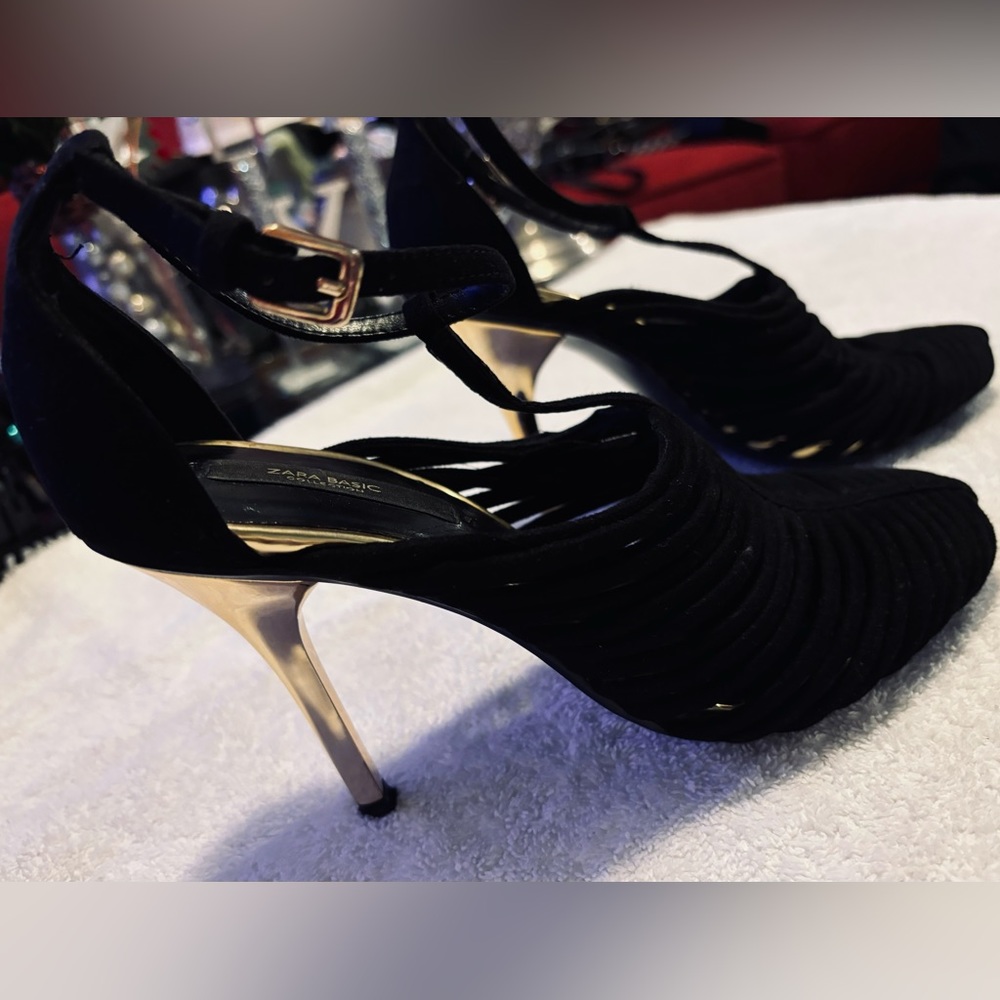Almost Brand New Stylish Heels By ZARA - Size 7- Heel Height 4.5 Inches - box 62
